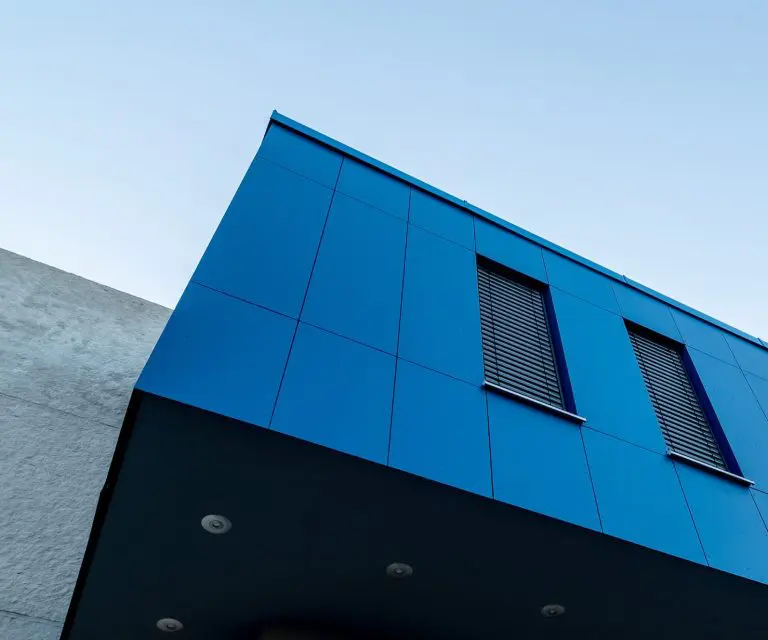Blaue Hausfassade