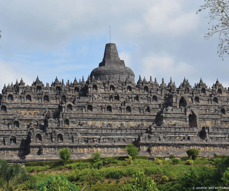 Bei der Renovierung des Tempel Borobadur auf der Insel Java wurde Steinklebstoff eingesetzt.